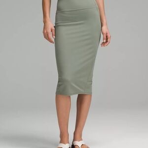 NWT lululemon nulu slim fit high rise skirt size 2